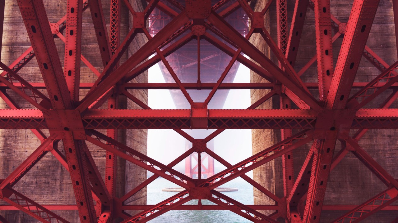 Blick unter die Golden Gate Bridge